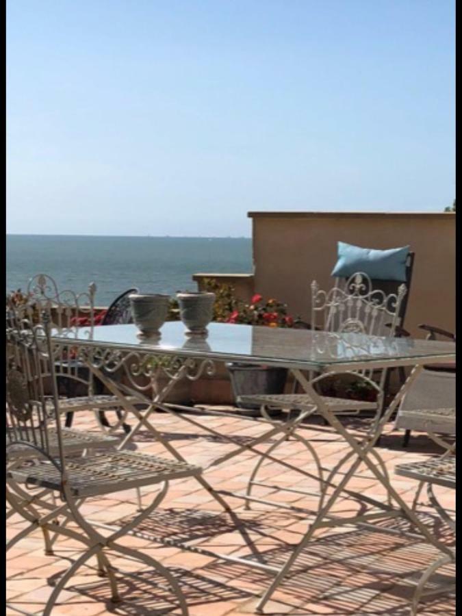 Appartement Terrasse Face Mer Villerville Exterior photo